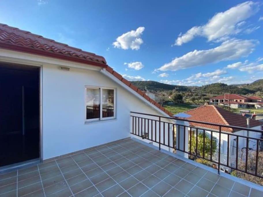 Laki'S House Οροφοδιαμέρισμα Με Σοφίτα Thermo 外观 照片